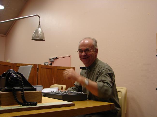 Claude à la régie et aux décors