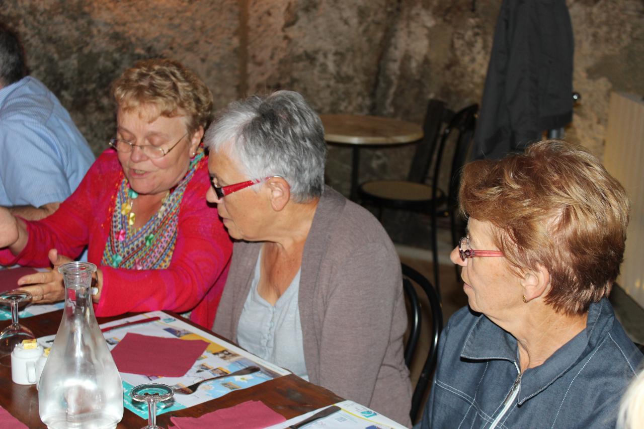 Un moment convivial dans un restaurant troglodyte (2012)